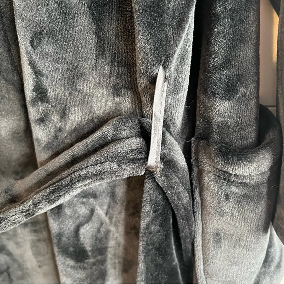 Victoria’s Secret‎ Black Velvety Plush Short Robe. Size M/L. - Picture 9 of 13